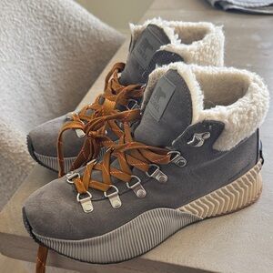 Sorel Women's Gray and Brown Winter Boots